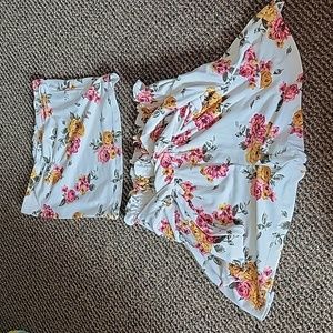 No comment: 2 piece floral set tube top-crop top and shorts
